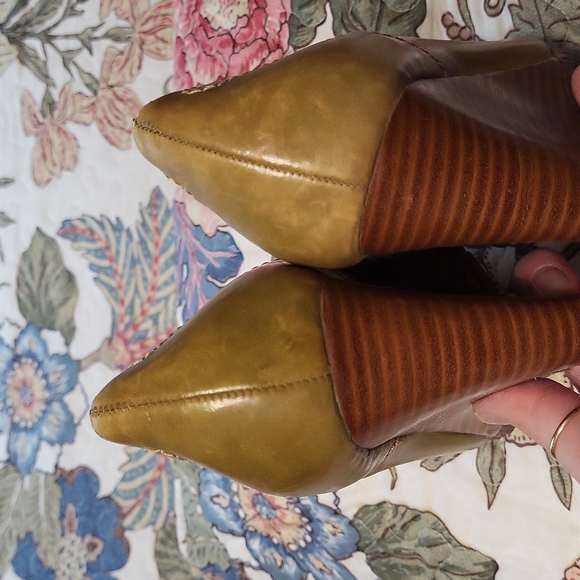 Aerosoles khaki leather wedge, like new - Picture 5 of 5